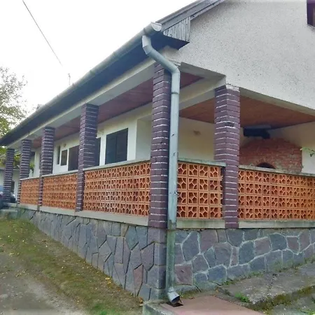 Chata Trojpivnica Nyaraló Sebechleby pri Krupine